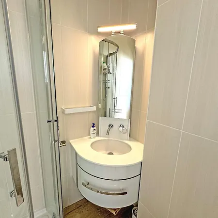 Waterfront With Stunning Panoramic Outlook ניס